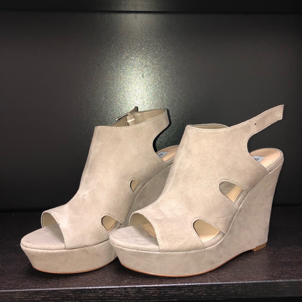 Steve Madden “Emmy” taupe wedge women’s size 8